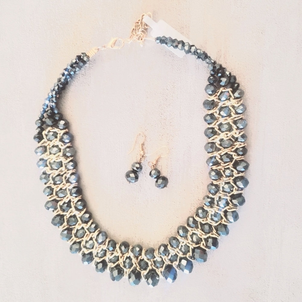 Elegant Black and Gold Beaded Necklace Ser
